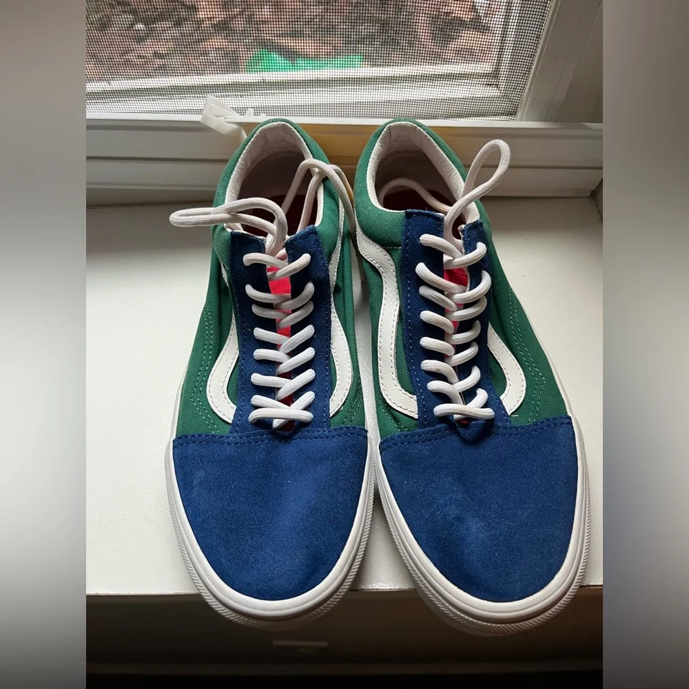 Vans - Picture 1 of 4